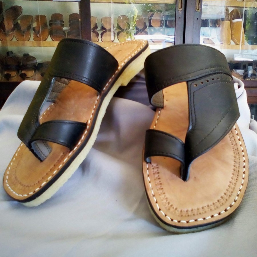 Trend Model 33 Sandal  Pria Putih