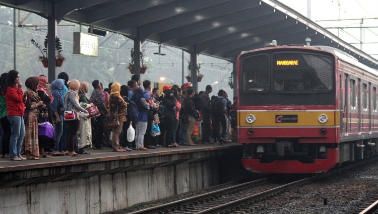 Lakukan 5 Hal ini saat Berada di Commuterline untuk Kenyamanan Bersama